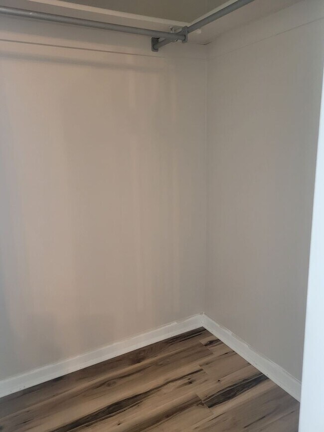 Building Photo - ALL PROSPECTIVE TENANTS MUST SUBMIT A $58 NON-REFUNDABLE APPLICATION FEE PER APPLICANT ONLINE AND...