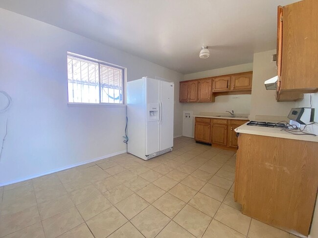 Building Photo - Northeast El Paso 3 bed with Refrig A/C