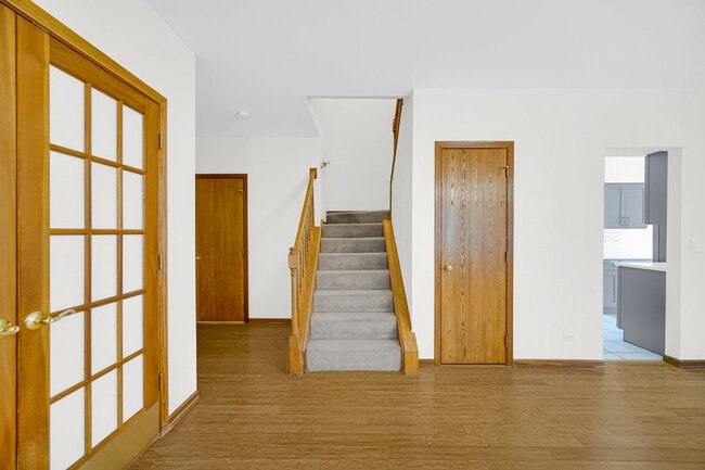 Building Photo - 1214 S Parkside Dr
