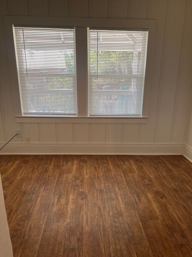 Building Photo - Studio Apartment in Shasta Lake