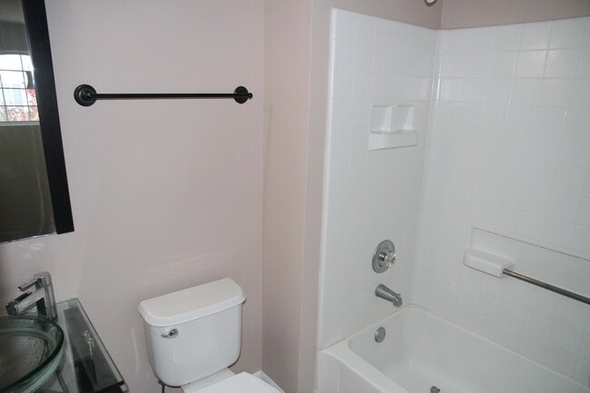 Building Photo - 2226 Daybreak Dr