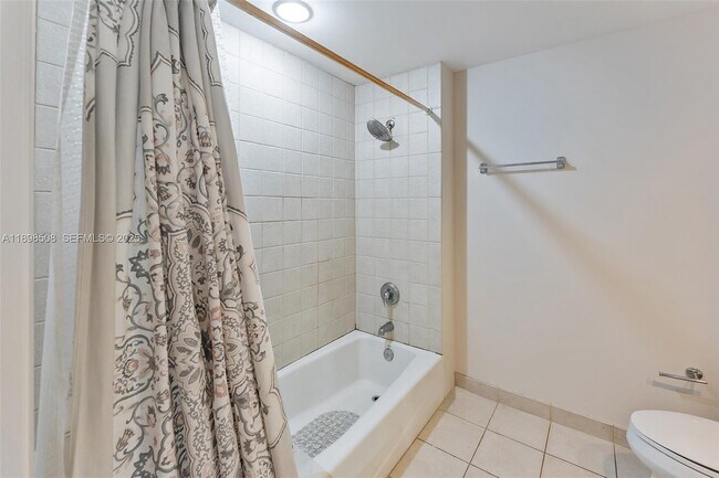 Building Photo - 801 Brickell Key Blvd