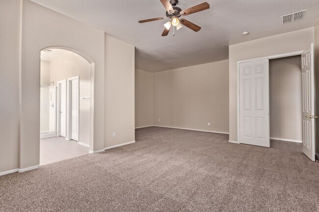 Building Photo - Single Story Large open floor plan home