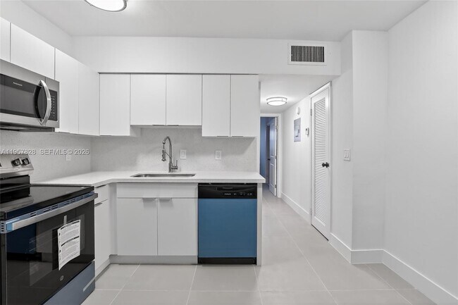 Building Photo - 1740 Funston St