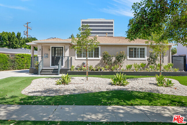 Primary Photo - 21037 Costanso St