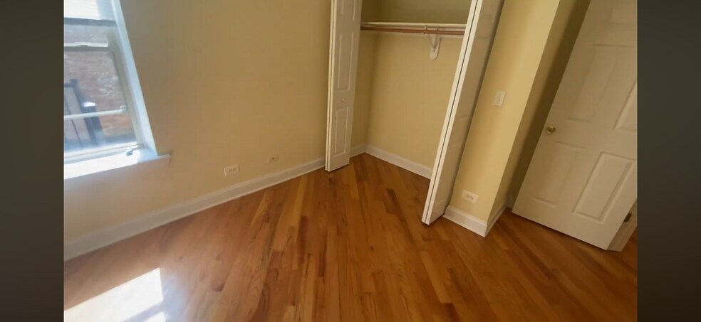 Building Photo - 2242 W Morse Ave