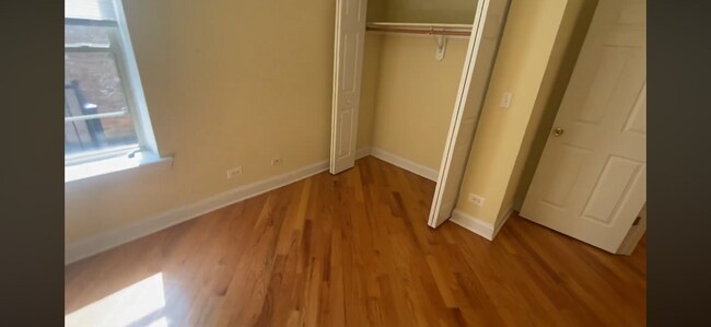 Building Photo - 6947 North Oakley-1