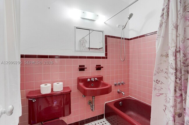 Building Photo - 975 SW 10th St