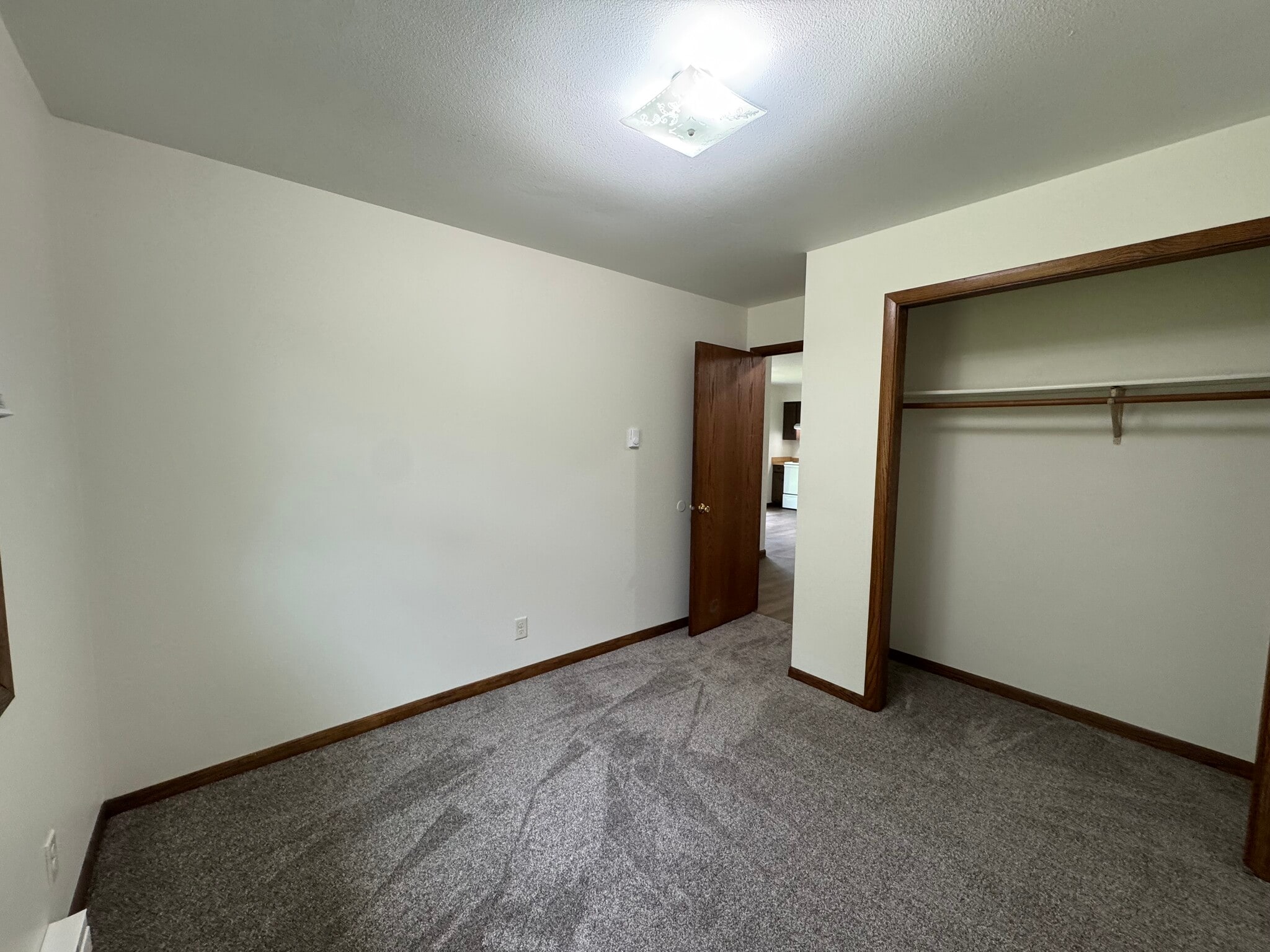 Building Photo - 928 Court Cir