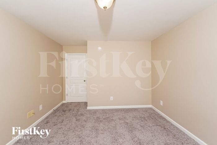 Building Photo - 105 Whispering Way