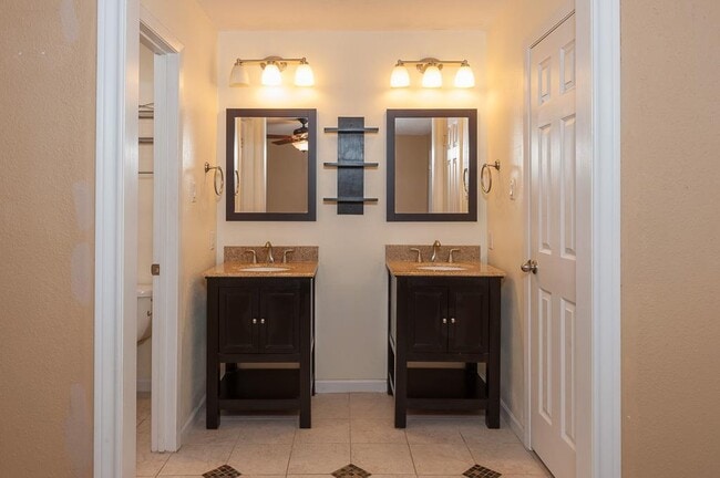 Building Photo - 2318 Colonial Ridge Dr