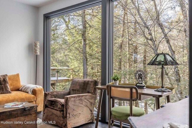 Building Photo - 70 Raybrook Dr