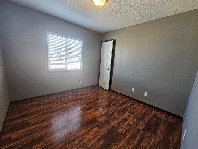 Building Photo - SW 3 level Town House 3+ Bedroom 3.5 bath ...