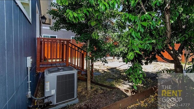 Building Photo - 242 Jackson Ave