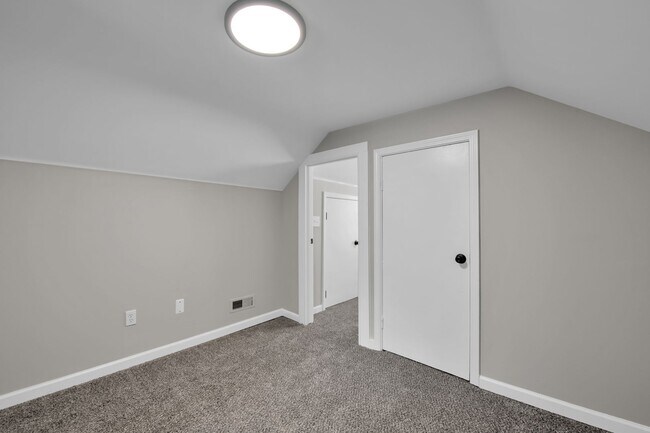 Building Photo - 4 bedrooms $2150