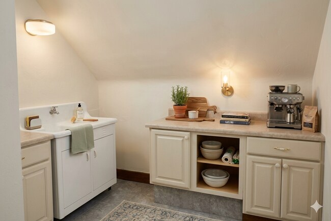 Building Photo - Your Modern Abode