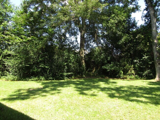 Building Photo - Private 2BR/1BA Duplex with Washer/Dryer H...