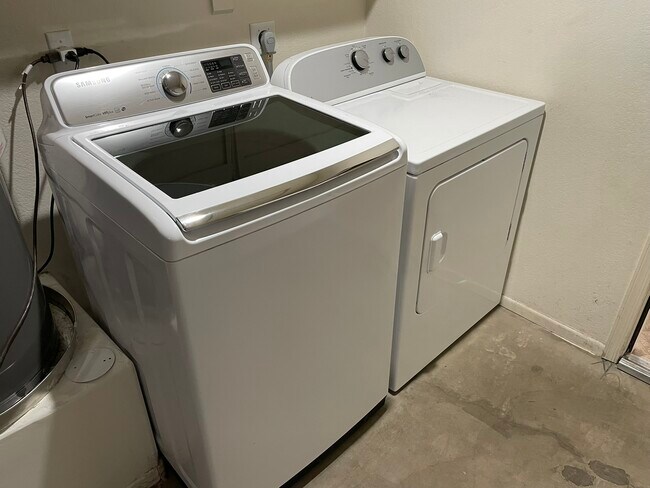 Building Photo - 3349 W Abraham Ln