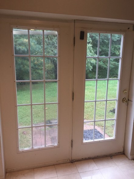 Entry door 1B - 4300 Stablemere Ct