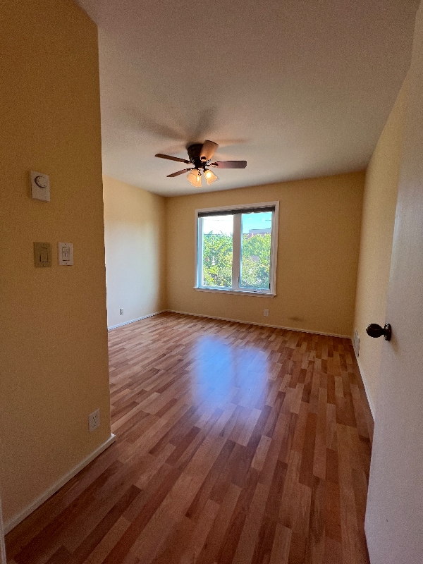 Building Photo - 215 14th Ave E