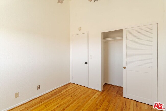 Building Photo - 740 N Dillon St