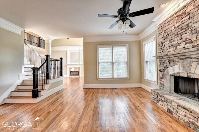 Building Photo - 8920 Doral Dr