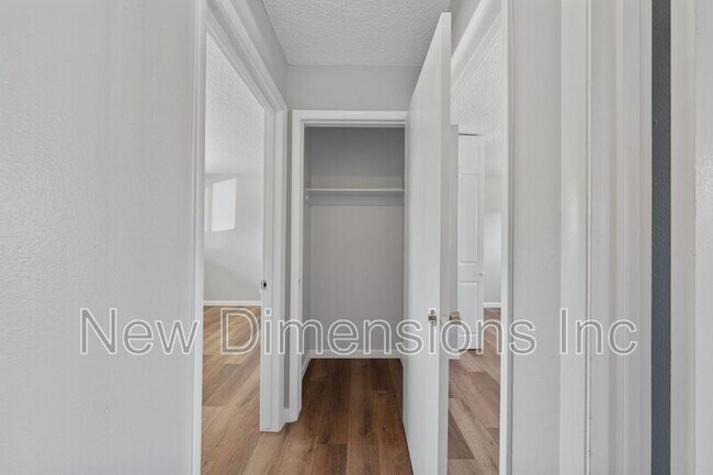 Building Photo - 2565 Pequop St