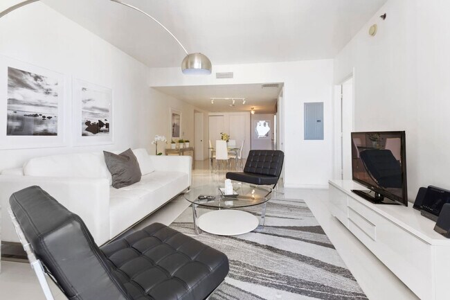 Building Photo - 485 Brickell Ave