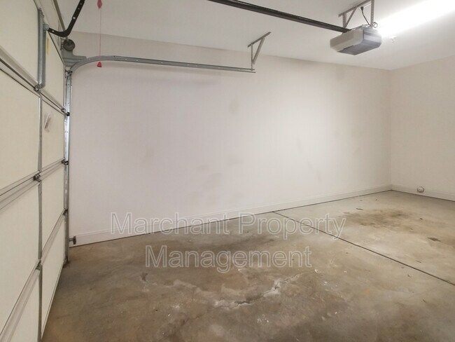 Building Photo - 16 Edge Ct