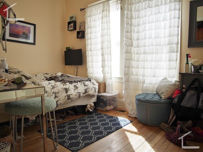 Building Photo - Awesome 2 bed in Brighton..... June 1st move in
