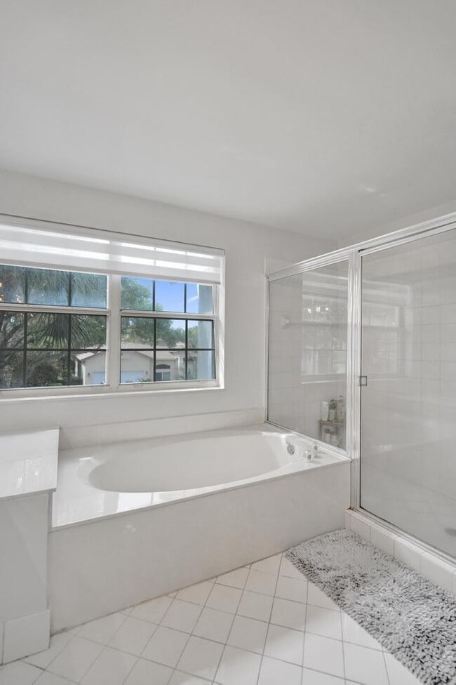 Building Photo - 16405 Diamond Head Dr