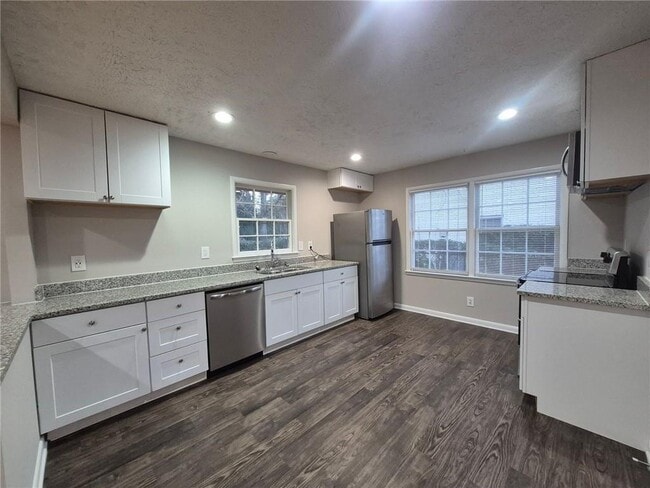 Building Photo - 2057 Willamette Way