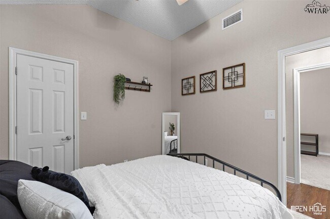 Building Photo - 6036 Van Dorn Dr