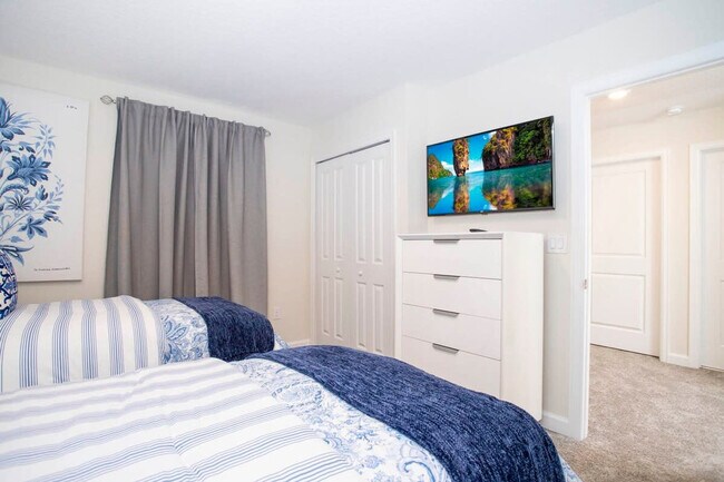 Building Photo - 2713 Bookmark Dr