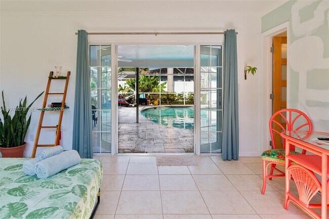 Building Photo - 809 SE 14th Dr