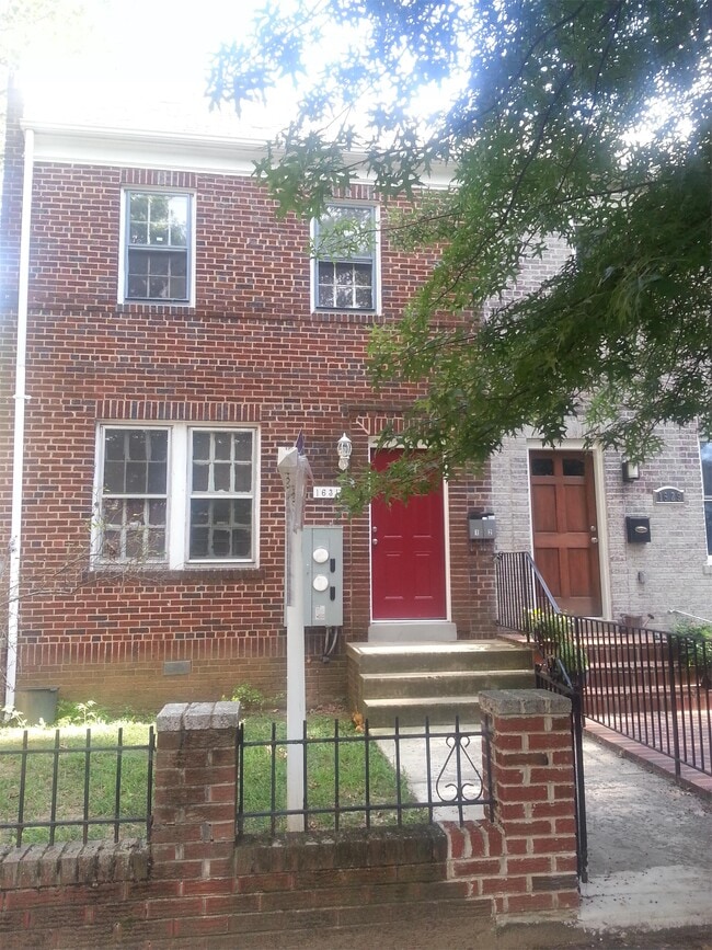 Building Photo - 1631 E St SE