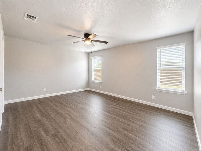 Building Photo - Move-In Ready 4-Bedroom Home Near Tesla, Airport & Downtown Austin