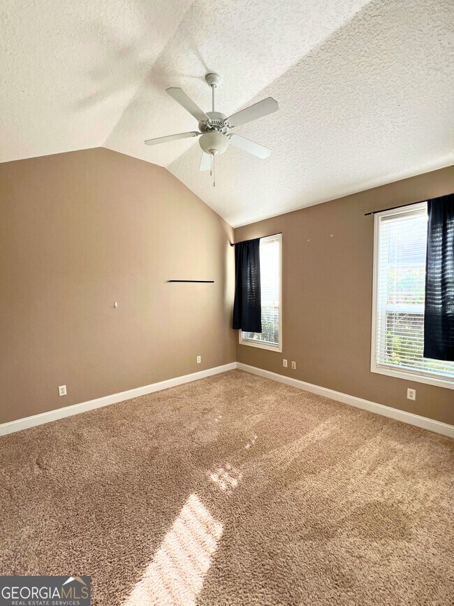 Building Photo - 582 Eagle Blvd