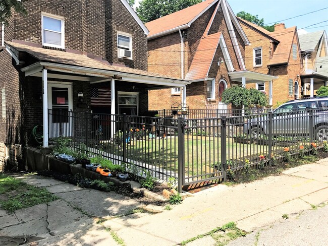 Building Photo - Squirrel Hill - Single Family House on Ros...