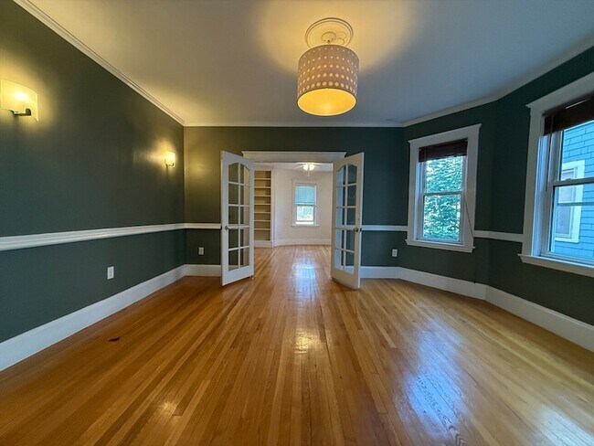 Building Photo - 10 Grovenor Rd