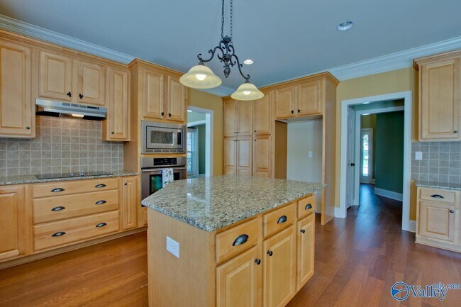 Building Photo - 2801 Centerridge Rd SE