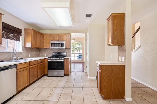 Building Photo - 2205 Romeo Dr