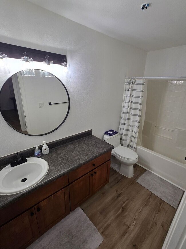 Building Photo - West-Flagstaff Condo in the Arbors - 2 Bed, 2 Bath - Students OK! 1 Sm. Pet OK! Avail. July 10th!!
