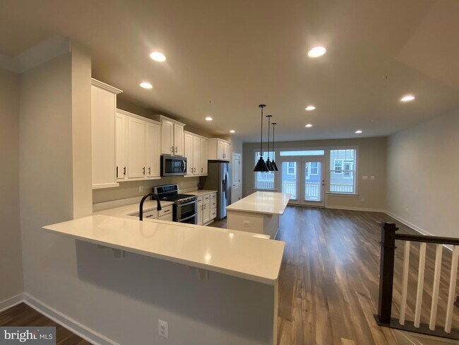 Building Photo - 8612 Shady Pines Dr