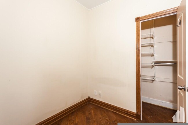 Building Photo - 2 bedroom in Chicago IL 60647