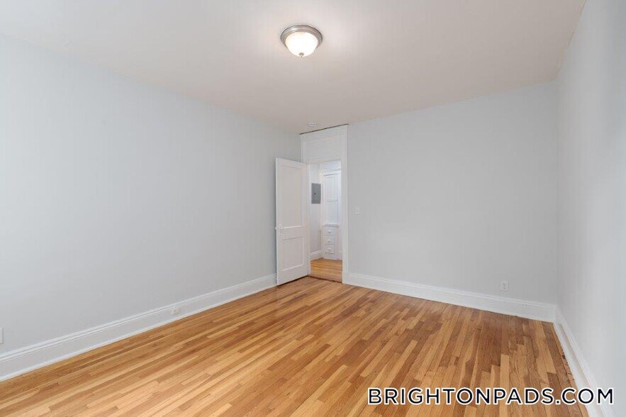 Building Photo - 286 Chestnut Hill Ave