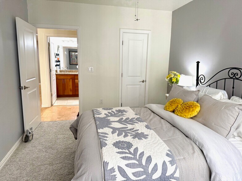 Building Photo - 1200 Main St