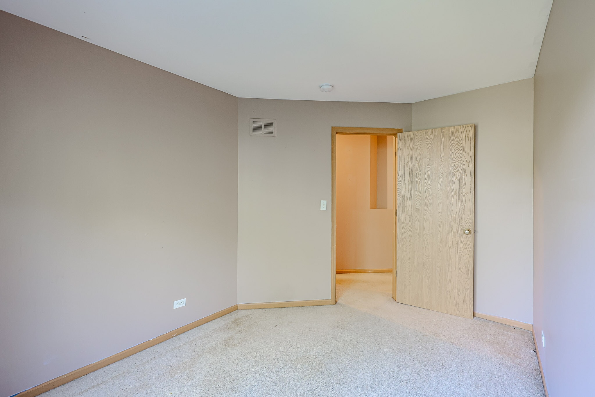 Building Photo - 607 Fox Ridge Dr