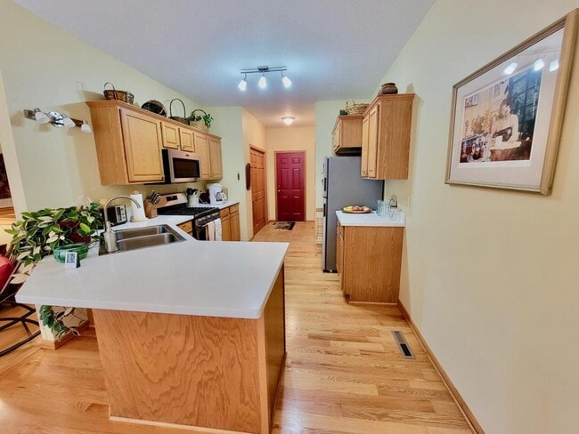 Building Photo - 29622 Gateway Ave