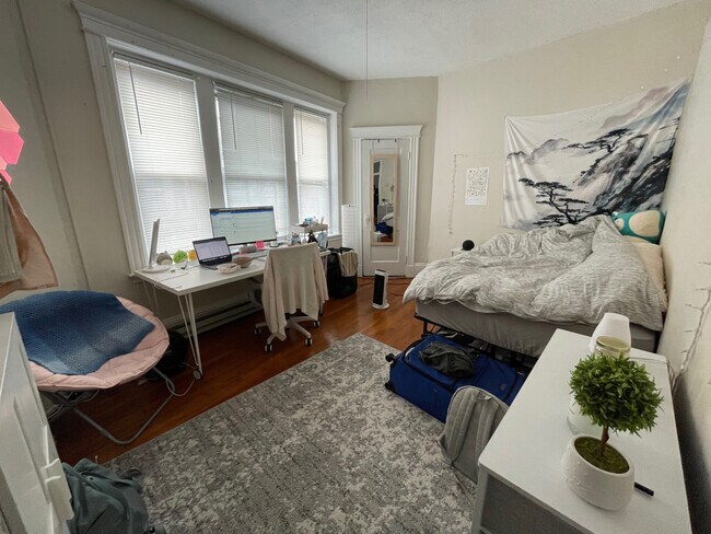 Building Photo - 883 Huntington Ave